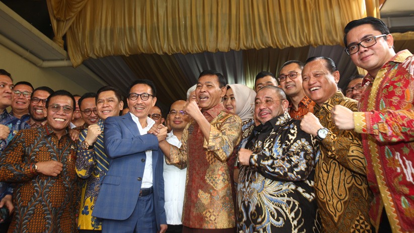 Komisi III DPR Berkunjung ke Kediaman Calon Tunggal Kapolri Idham Azis - Bagian 1