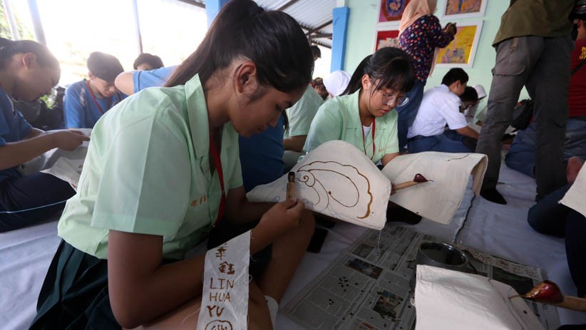 Pelajar Taiwan Belajar Membatik di SMA Muhammadiyah Surabaya - Bagian 4