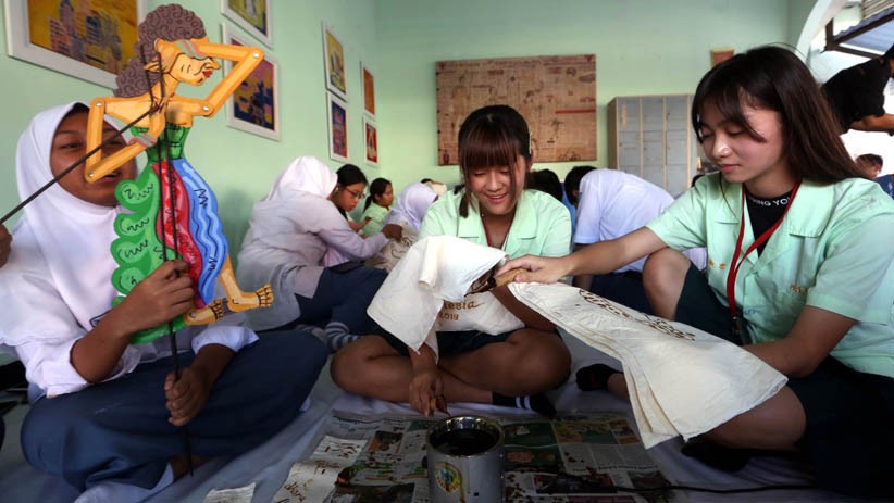 Pelajar Taiwan Belajar Membatik di SMA Muhammadiyah Surabaya - Bagian 1