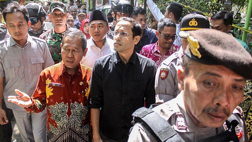 Mendikbud Nadiem Makarim Kunjungi Sekolah Ambruk di SD Gentong Pasuruan - Bagian 1