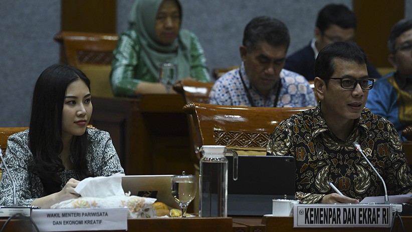 Wishnutama dan Angela Tanoesoedibjo Ikuti Raker DPR Bahas Program Kerja Kemenparekraf - Bagian 1