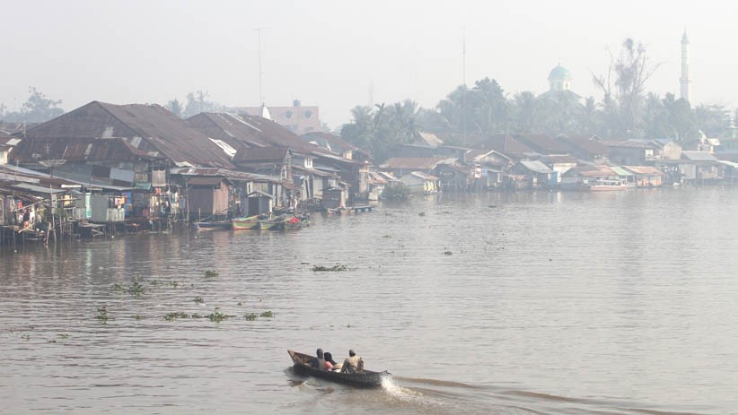 Kota Banjarmasin Kembali Diselimuti Kabut Asap Karhutla - Bagian 2