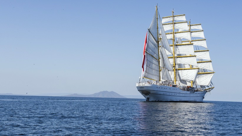 Foto-Foto KRI Bima Suci Melintasi Keindahan Laut Flores - Bagian 2