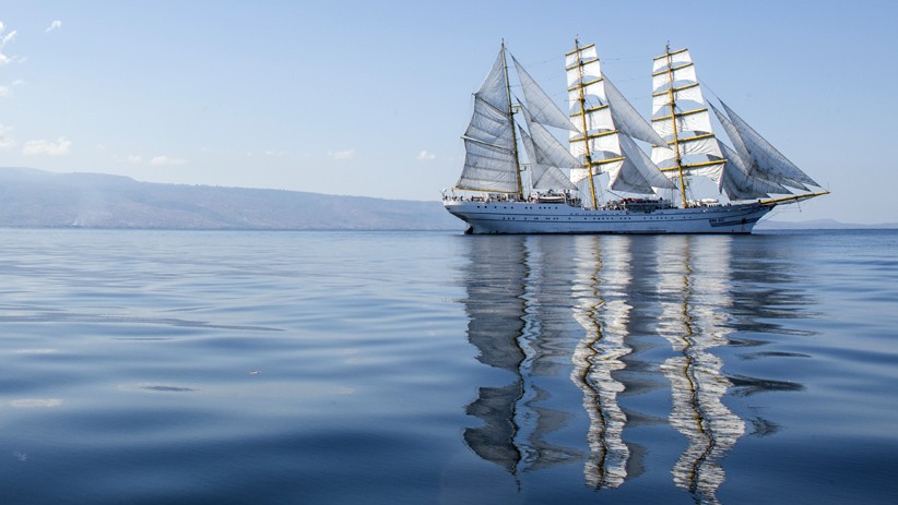 Foto-Foto KRI Bima Suci Melintasi Keindahan Laut Flores - Bagian 1
