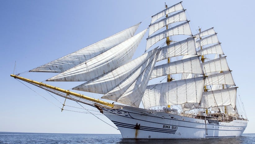 Foto-Foto KRI Bima Suci Melintasi Keindahan Laut Flores - Bagian 4
