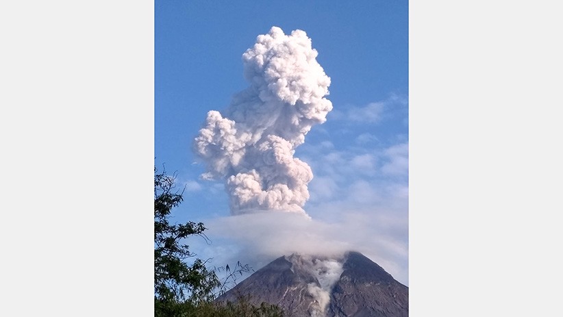 Gunung Merapi Erupsi, Letusan Abu Vulkanik Setinggi 1.500 Meter - Bagian 2