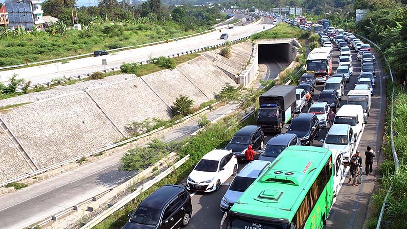 Libur Maulid Nabi Muhammad SAW, Jalur Puncak Macet Panjang - Bagian 3
