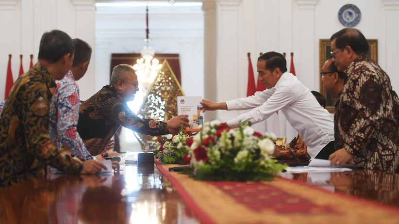 KPU Serahkan Laporan Penyelenggaraan Pemilu 2019 kepada Presiden Jokowi - Bagian 1