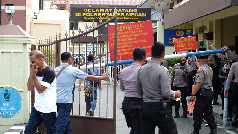 Foto-Foto Ledakan Bom Bunuh Diri di Markas Polrestabes Medan - Bagian 3