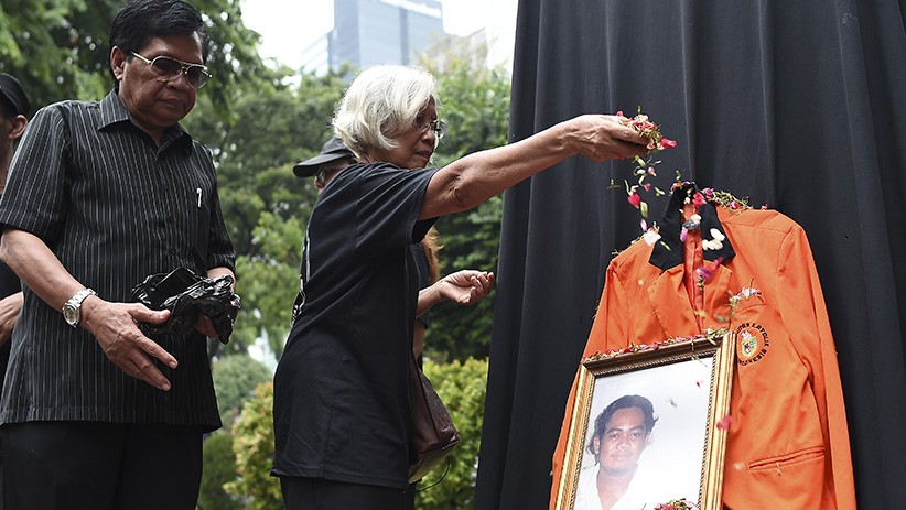 Peringatan Tragedi Semanggi I, Pemerintah Dituntut Selesaikan Kasus Pelanggaran HAM - Bagian 3