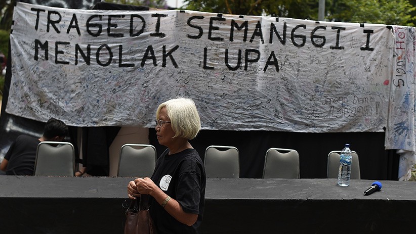 Peringatan Tragedi Semanggi I, Pemerintah Dituntut Selesaikan Kasus Pelanggaran HAM - Bagian 2