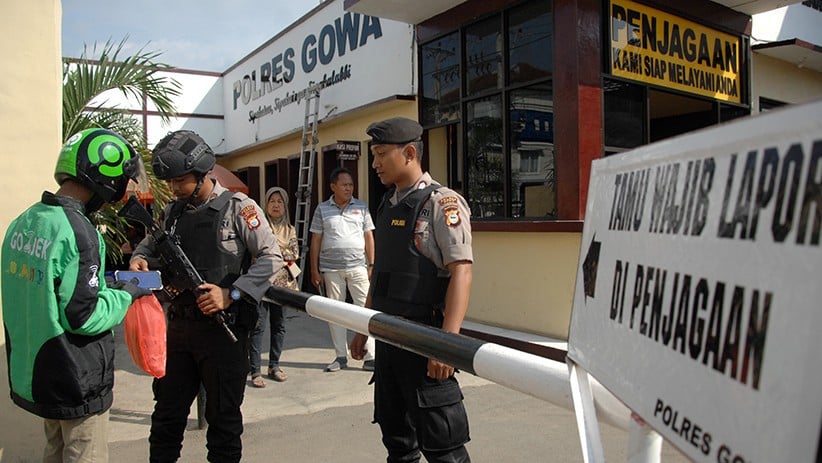 Pasca Ledakan Bom Polrestabes Medan, Kantor Polisi di Sejumlah Daerah Dijaga Ketat - Bagian 4