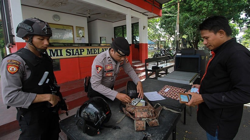 Pasca Ledakan Bom Polrestabes Medan, Kantor Polisi di Sejumlah Daerah Dijaga Ketat - Bagian 2