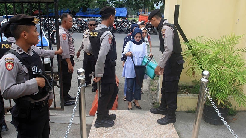 Pasca Ledakan Bom Polrestabes Medan, Kantor Polisi di Sejumlah Daerah Dijaga Ketat - Bagian 1