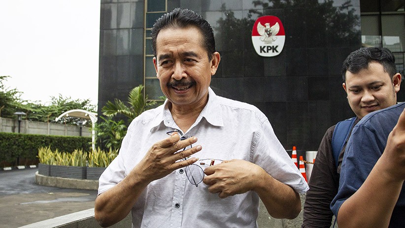 KPK Periksa Dirut PTPN XI Terkait Kasus Dugaan Suap Distribusi Gula - Bagian 2