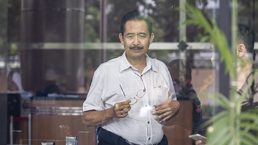 KPK Periksa Dirut PTPN XI Terkait Kasus Dugaan Suap Distribusi Gula - Bagian 1