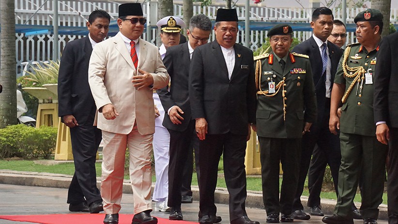 Gaya Menhan Prabowo Subianto saat Kunjungan Kerja ke Malaysia - Bagian 2