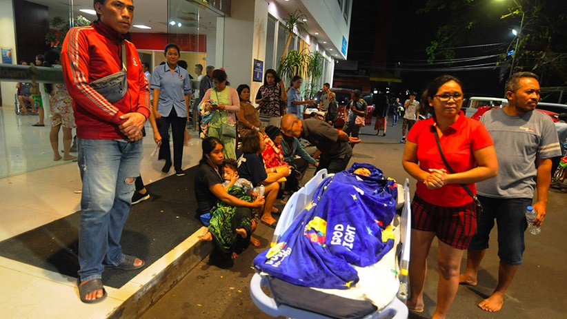 Gempa Magnitudo 7.1 Guncang Sulut, Pasien Rumah Sakit Berhamburan Keluar - Bagian 3