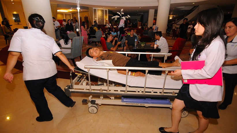 Gempa Magnitudo 7.1 Guncang Sulut, Pasien Rumah Sakit Berhamburan Keluar - Bagian 2
