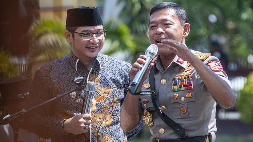 Kapolri Duet dengan Pasha Ungu usai Pengukuhan Kenaikan Tipe Polda Sulteng - Bagian 2