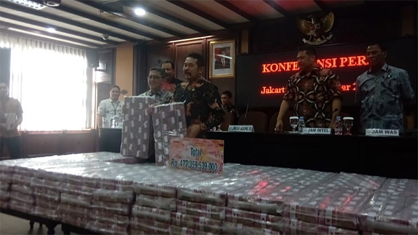 Jaksa Agung Pamer Uang Rp477 Miliar, Barang Bukti Terpidana Korupsi Kokos Jiang - Bagian 2