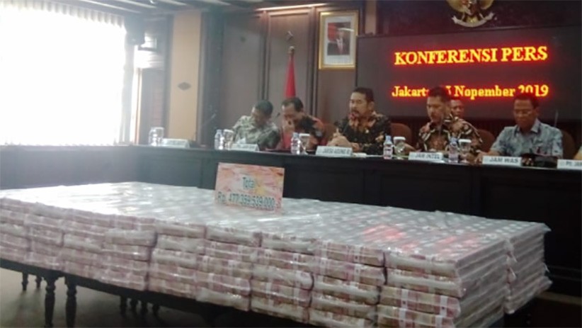 Jaksa Agung Pamer Uang Rp477 Miliar, Barang Bukti Terpidana Korupsi Kokos Jiang - Bagian 3