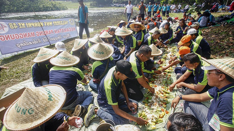 Rekor MURI Penyajian Nasi Liwet Terbanyak - Bagian 2