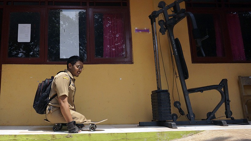 Potret Guru Penyandang Tunadaksa Tetap Semangat Mengajar - Bagian 3