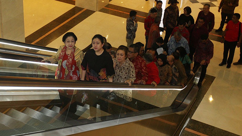 Megawati dan Puan Maharani Nobar Film Naga Bonar Reborn - Bagian 3