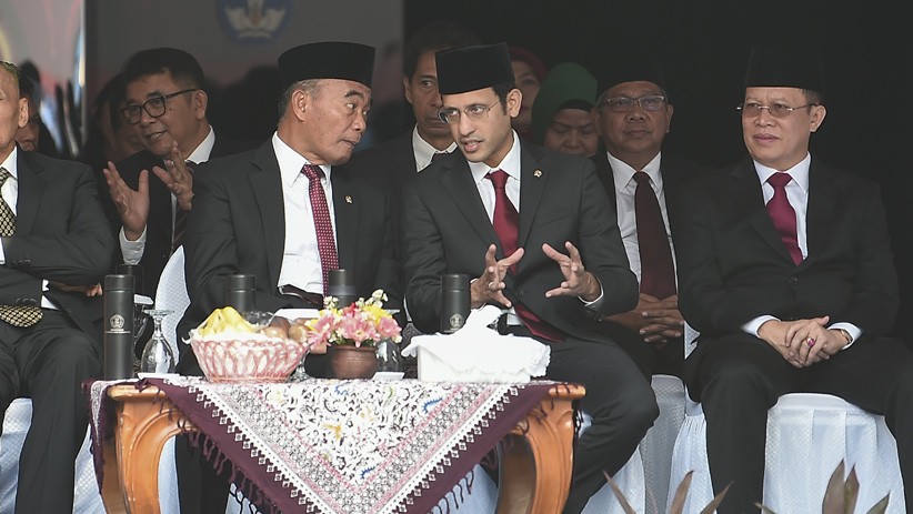 Menteri Nadiem Hadiri Peringatan Hari Guru Nasional - Bagian 2