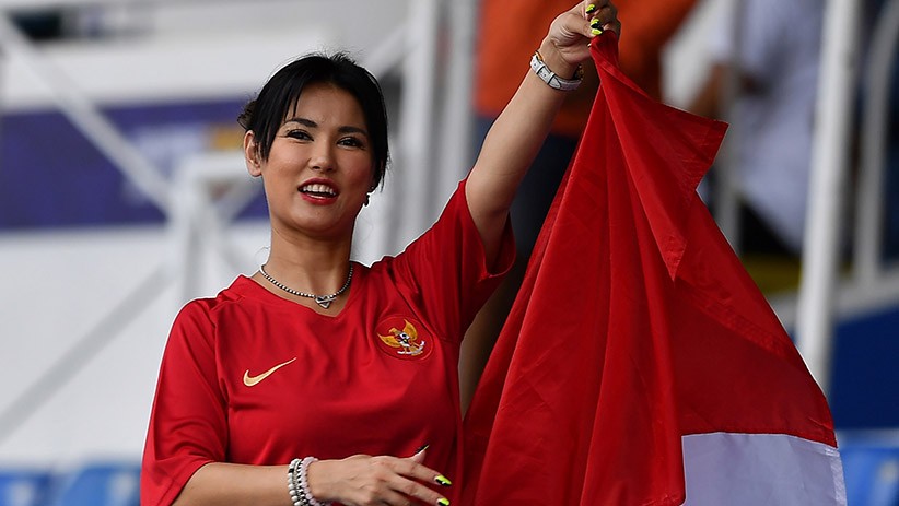 Begini Gaya Maria Ozawa saat Jadi Suporter Timnas Indonesia - Bagian 3