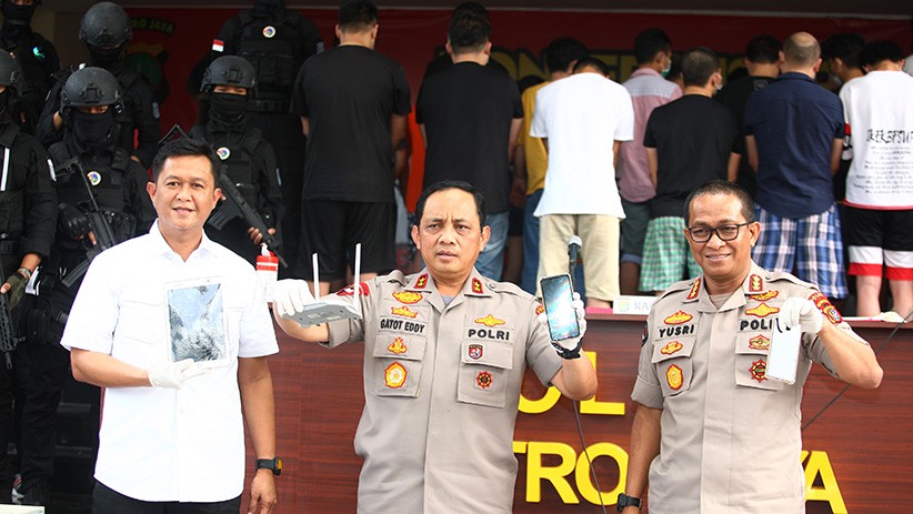 Polisi Tangkap Puluhan Warga China yang Terlibat Sindikat Penipuan Online - Bagian 1