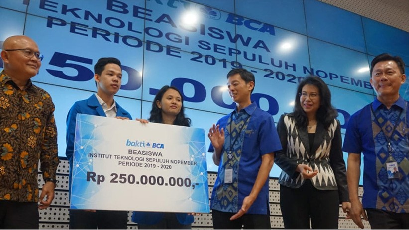 Mahasiswa Berprestasi ITS Terima Beasiswa Bakti BCA Sebesar Rp250 Juta - Bagian 1