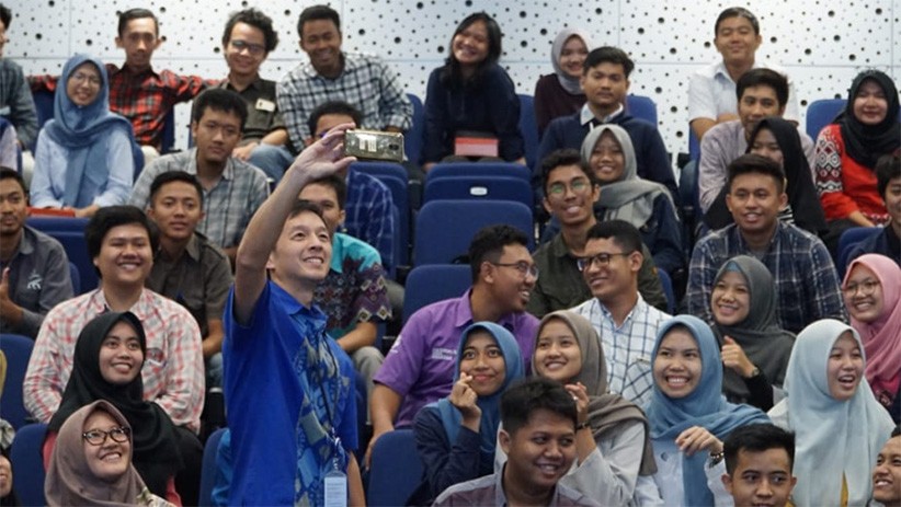 Mahasiswa Berprestasi ITS Terima Beasiswa Bakti BCA Sebesar Rp250 Juta - Bagian 4