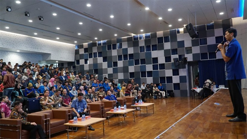 Mahasiswa Berprestasi ITS Terima Beasiswa Bakti BCA Sebesar Rp250 Juta - Bagian 3