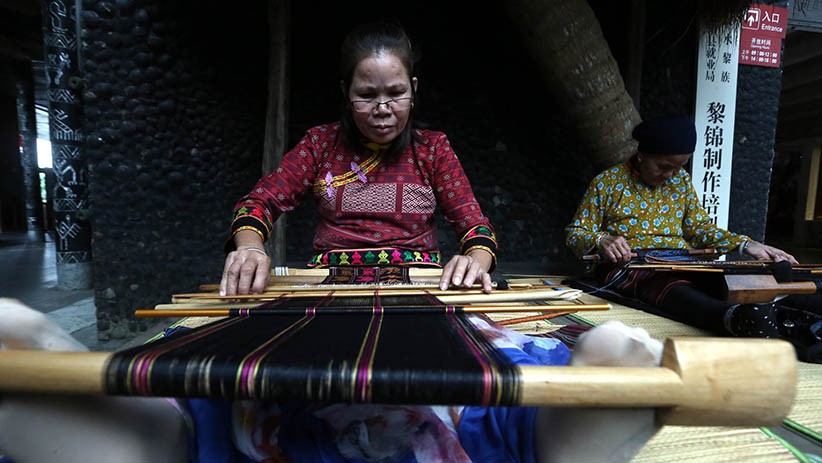 Melihat Kampung Suku Minoritas Li dan Miao di China - Bagian 1