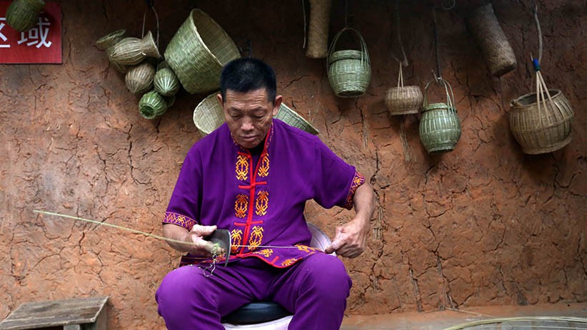 Melihat Kampung Suku Minoritas Li dan Miao di China - Bagian 2