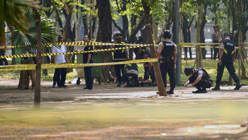 Tim Labfor Mabes Polri Kumpulan Barang Bukti Ledakan di Monas - Bagian 3