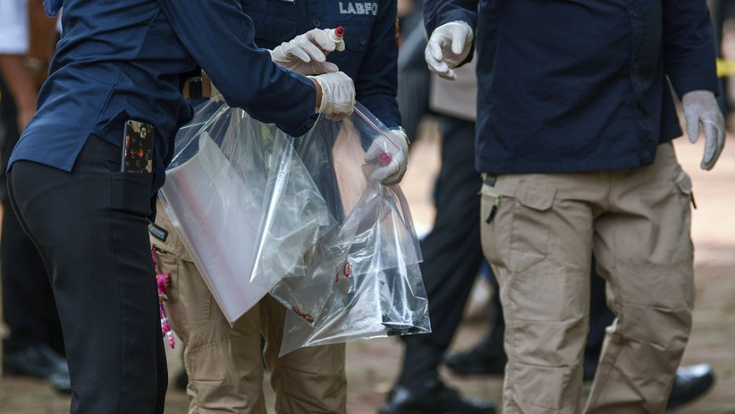 Tim Labfor Mabes Polri Kumpulan Barang Bukti Ledakan di Monas - Bagian 4