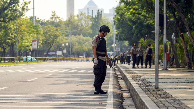 Ledakan Granat Asap di Monas, Polisi Sisir TKP - Bagian 1
