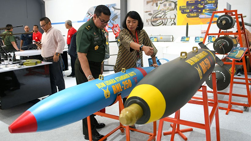 Gaya Menhan Prabowo Tinjau Pameran Industri Alat Pertahanan dan Keamanan - Bagian 3