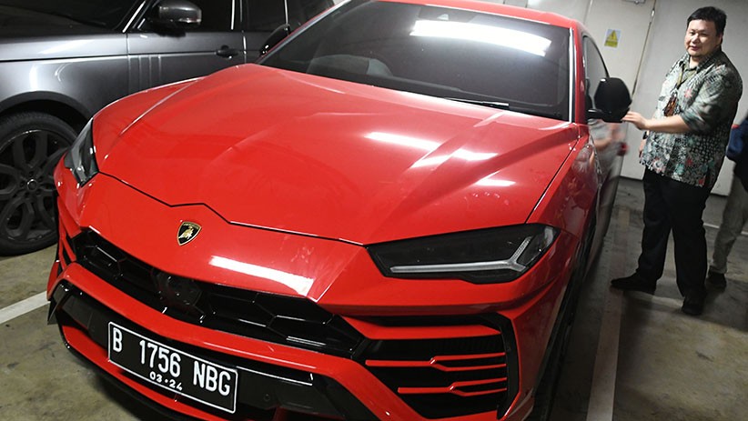 Razia Mobil Mewah Pajak Bermasalah, Lamborghini Ini Pakai Plat Nomor Palsu - Bagian 3