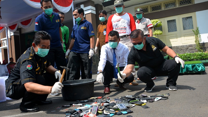 Kejari Jombang Musnahkan Ratusan Ribu Pil Dobel L - Bagian 2