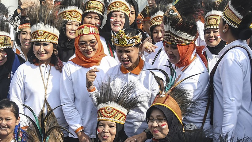 Rangkaian Peringatan Hari Ibu, Iriana Jokowi Ikuti Jalan Sehat Keluarga - Bagian 2