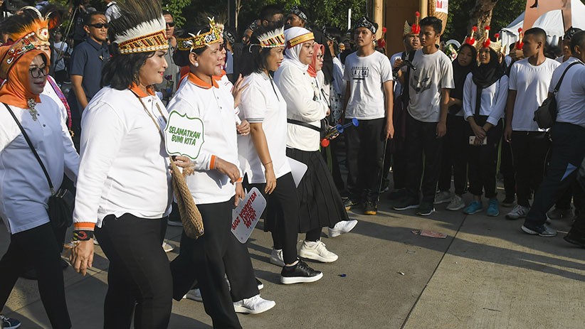Rangkaian Peringatan Hari Ibu, Iriana Jokowi Ikuti Jalan Sehat Keluarga - Bagian 3
