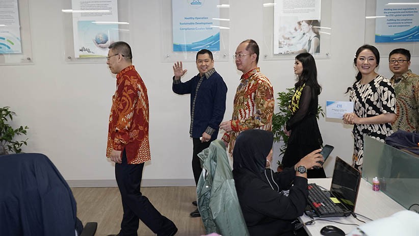 HT Buka Kantor Baru ZTE di Park Tower MNC Land - Bagian 3