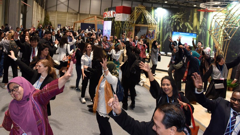 Heboh, Peserta Konferensi Perubahan Iklim Spontan Joget Poco-Poco di Paviliun Indonesia - Bagian 2