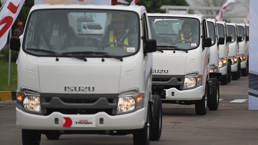 Presiden Jokowi Lepas Ekspor Perdana Isuzu Traga - Bagian 3