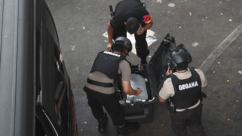 Diduga Berisi Bom, Koper Diamankan Gegana Polda Metro Jaya - Bagian 2