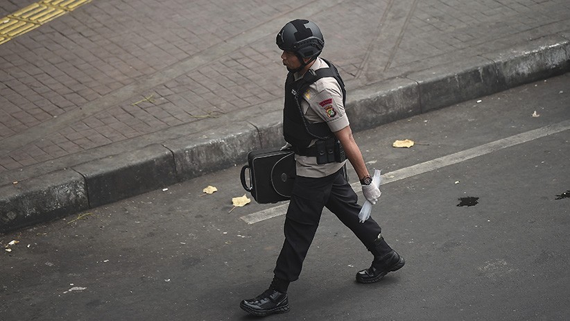 Diduga Berisi Bom, Koper Diamankan Gegana Polda Metro Jaya - Bagian 1